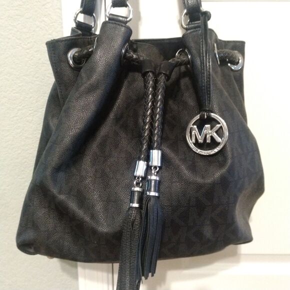 Michael Kors Signature Coated Leather Jet Set Tassel Drawstring Tote Bag Large - Picture 2 of 15